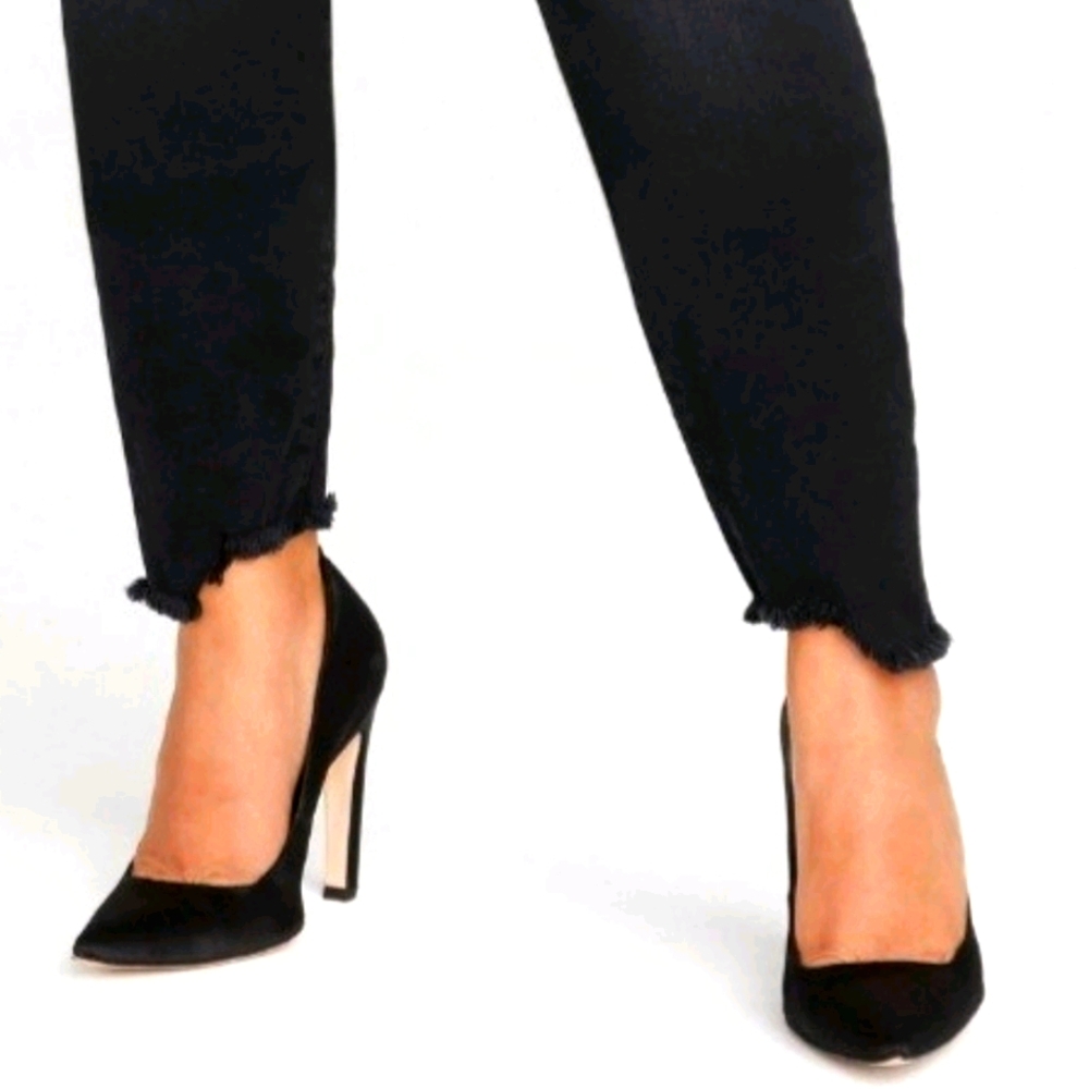 Good American Good Legs Cropped Staggered Raw Hem